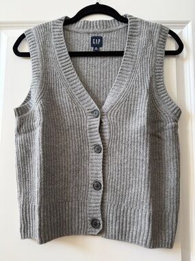 Gap Ribbed V-Neck Button Sweater Vest - Gray